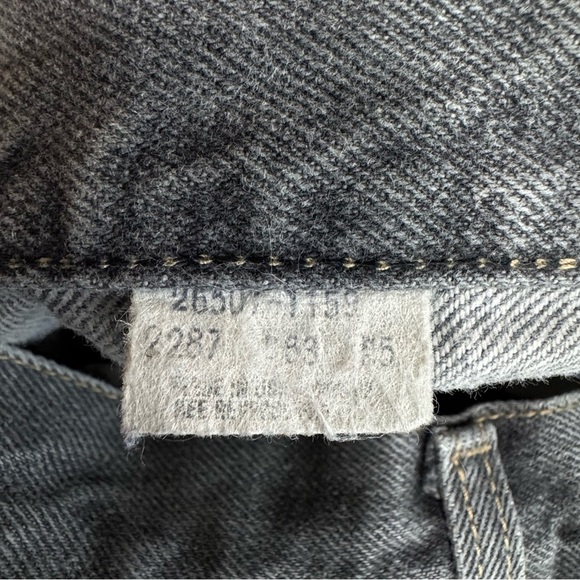 Levi’s Women’s Vintage 80’s High Rise Stonewashed Gray Button Fly Jeans - Picture 6 of 7
